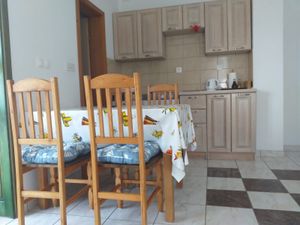 22075353-Ferienwohnung-3-Primošten-300x225-2