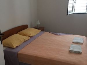 23470423-Ferienwohnung-4-Primošten-300x225-4