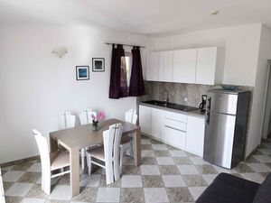 24015468-Ferienwohnung-5-Primošten-300x225-5