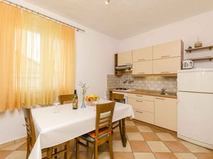 24030768-Ferienwohnung-6-Primošten-300x225-4