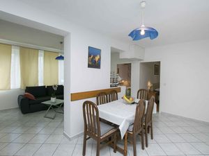 24031038-Ferienwohnung-6-Primošten-300x225-4