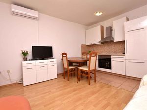 24037085-Ferienwohnung-3-Primošten-300x225-5