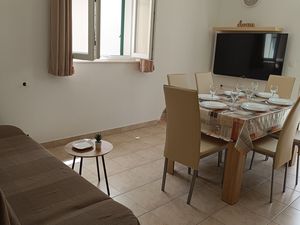 23943797-Ferienwohnung-6-Primošten-300x225-5