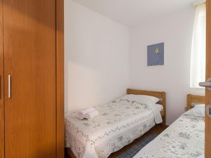 22806173-Ferienwohnung-4-Privlaka-300x225-3