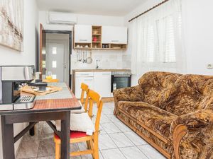 23433868-Ferienwohnung-2-Privlaka-300x225-1