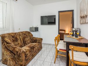 23433868-Ferienwohnung-2-Privlaka-300x225-4