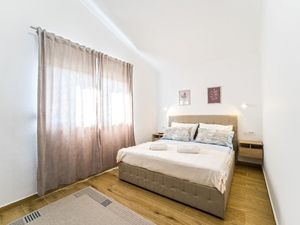 23698990-Ferienwohnung-4-Privlaka-300x225-5