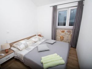 22806681-Ferienwohnung-3-Privlaka-300x225-3