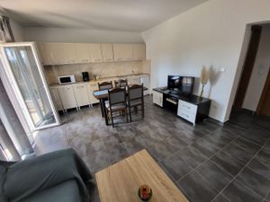 23388178-Ferienwohnung-4-Privlaka-300x225-3