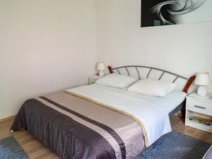 23664966-Ferienwohnung-3-Privlaka-300x225-5