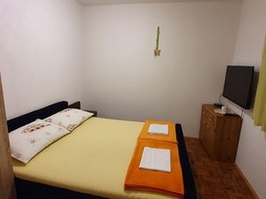 23358293-Ferienwohnung-4-Privlaka-300x225-2