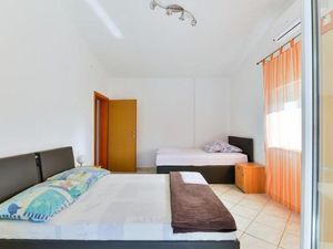 23334532-Ferienwohnung-4-Privlaka-300x225-5