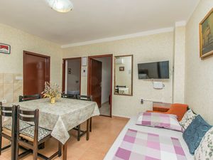 23944323-Ferienwohnung-4-Privlaka-300x225-2