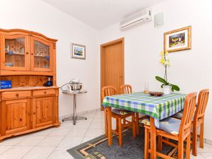 23945666-Ferienwohnung-4-Privlaka-300x225-3