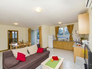 23940478-Ferienwohnung-6-Privlaka-300x225-4