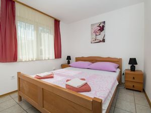 23943567-Ferienwohnung-6-Privlaka-300x225-3