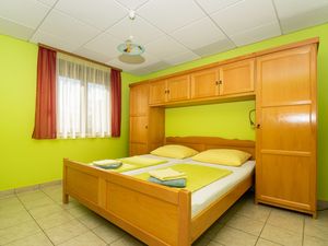 23943568-Ferienwohnung-6-Privlaka-300x225-4