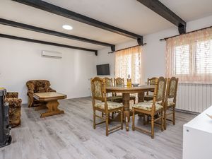 23946288-Ferienwohnung-6-Privlaka-300x225-4