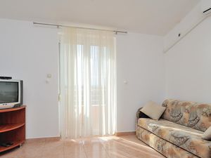 23730827-Ferienwohnung-4-Privlaka-300x225-1