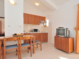 23722319-Ferienwohnung-4-Privlaka-300x225-1