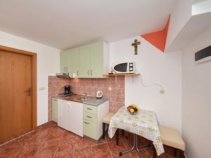 23765870-Ferienwohnung-2-Privlaka-300x225-4