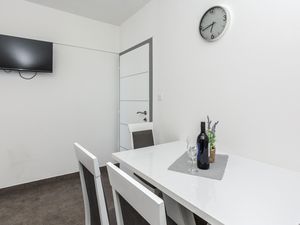 24005056-Ferienwohnung-4-Privlaka-300x225-2