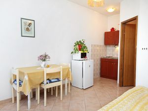 18322956-Ferienwohnung-4-Privlaka-300x225-2