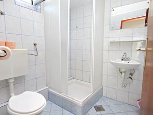 18322219-Ferienwohnung-4-Privlaka-300x225-5