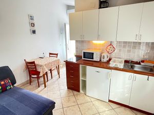 18321573-Ferienwohnung-2-Privlaka-300x225-3