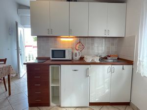 18321573-Ferienwohnung-2-Privlaka-300x225-4