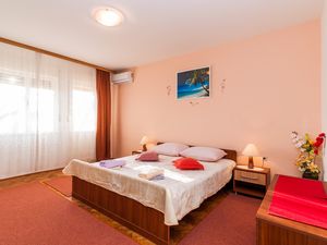 Ferienwohnung für 5 Personen (65 m²) in Privlaka