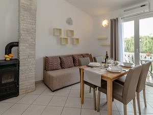 18956408-Ferienwohnung-4-Privlaka-300x225-1