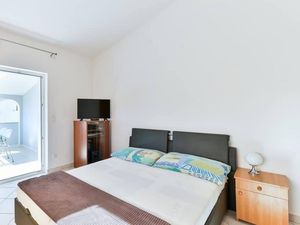 23377313-Ferienwohnung-5-Privlaka-300x225-3