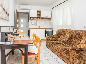 23431622-Ferienwohnung-2-Privlaka-300x225-2