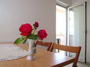 23433403-Ferienwohnung-4-Privlaka-300x225-2