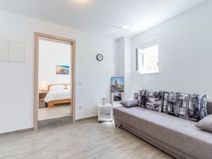 23933459-Ferienwohnung-2-Privlaka-300x225-3