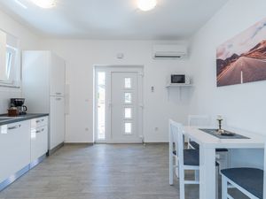 23933459-Ferienwohnung-2-Privlaka-300x225-5