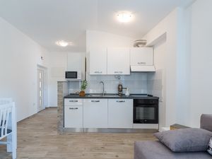 23933461-Ferienwohnung-2-Privlaka-300x225-5