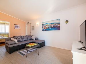 23933499-Ferienwohnung-4-Privlaka-300x225-2