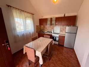 23379453-Ferienwohnung-4-Privlaka-300x225-2