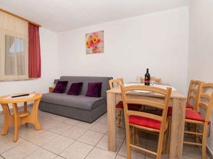 24033366-Ferienwohnung-6-Privlaka-300x225-3