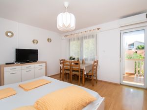 23945410-Ferienwohnung-5-Privlaka-300x225-5