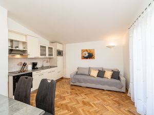 24044245-Ferienwohnung-4-Privlaka-300x225-1