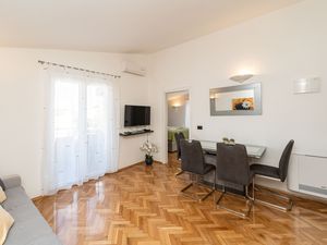 24044245-Ferienwohnung-4-Privlaka-300x225-2