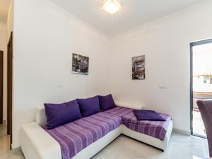 24044246-Ferienwohnung-4-Privlaka-300x225-1