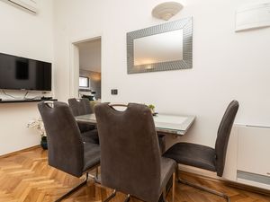 24044245-Ferienwohnung-4-Privlaka-300x225-3