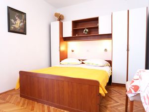 19126849-Ferienwohnung-3-Promajna-300x225-5