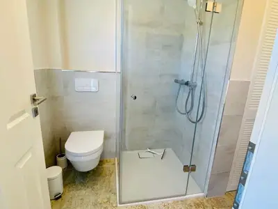 Badezimmer mit Dusche