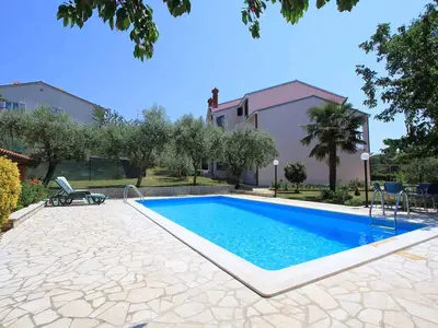 Ferienwohnung für 8 Personen (120 m²) in Pula (Istarska) 1/10