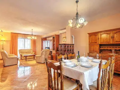 Ferienwohnung für 8 Personen (120 m²) in Pula (Istarska) 1/10